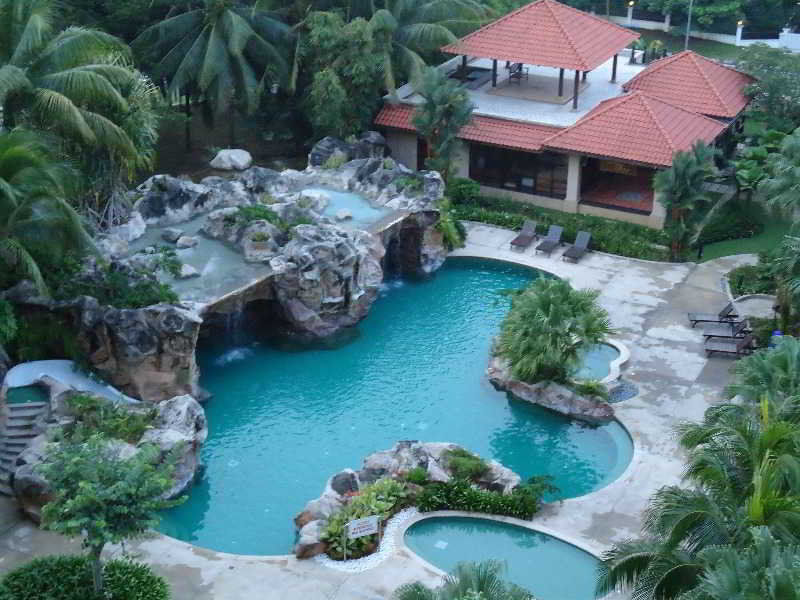 Royale Chulan Серембан  Экстерьер фото The pool at the Royal Thai Country Club